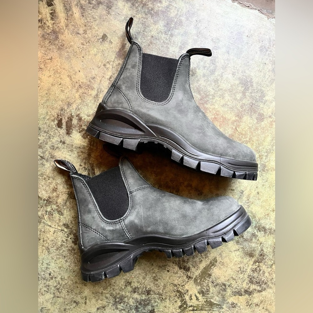 Blundstone Women’s Lug #2238 in Rustic Black - New